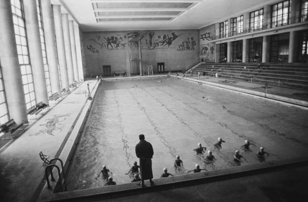 中老年人游泳：低冲击高效益的理想运动选择