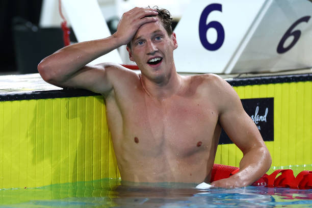 耳朵进水困扰？游泳防护措施大揭秘