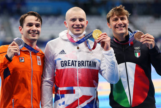 游泳省力技巧：四大泳姿对比，轻松游得更久！