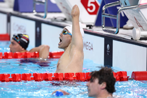 艾滋病传播途径解析：游泳池游泳是否安全？