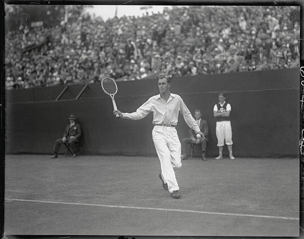 Slazenger网球类型对比：草地、硬地和红土场的选择