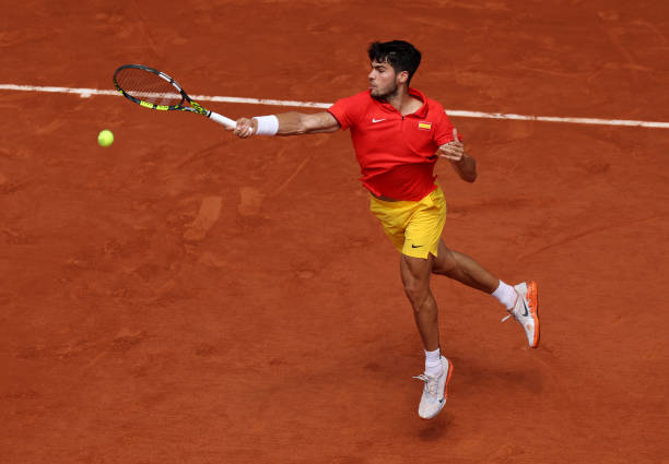 发球技巧大揭秘：提升速度与精准度的关键