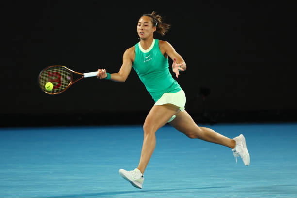 网球技术图谱：高清慢动作展示关键击球技巧