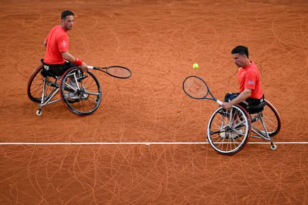 法网在线直播：红土巅峰对决，纳达尔能否再创辉煌？