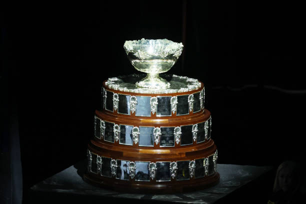 职业选手的正手击球技巧解析：慢动作分解教学