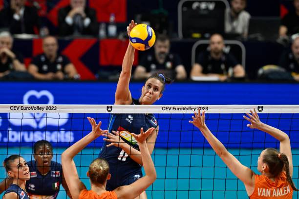 排球场地分区详解：比赛区、自由区、无障碍区等