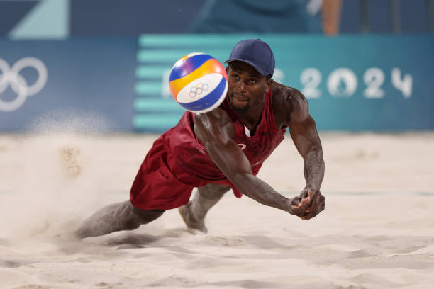 张常宁泳装拍摄花絮：从球场到泳池的多面魅力