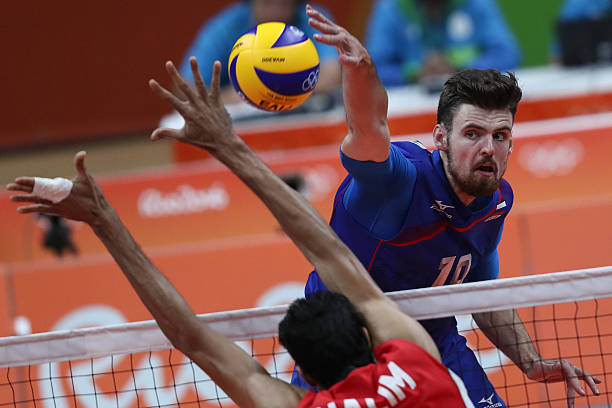 实战演示：排球裁判手势的正确使用方法