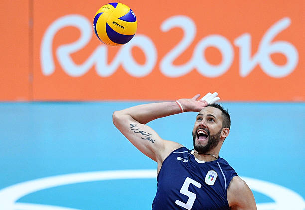 如何正确扣球？排球扣球姿势详细图解指南