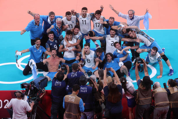 经典回顾：塔伊萨拦死王一梅，巴西女排关键得分瞬间