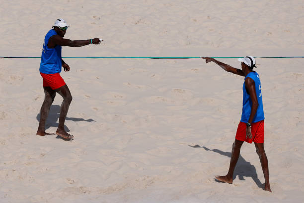 手绘排球比赛场地线标规范