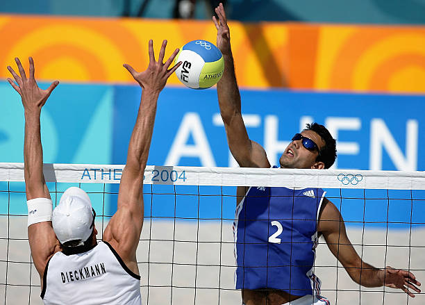 排球比赛中的裁判手势指南：从发球到得分