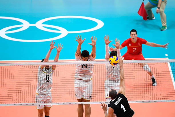 排球动作细节解析：适合初学者的垫球与发球训练方法