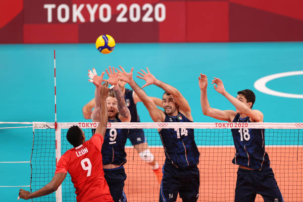 双人拦网站位技巧：提升防守效率