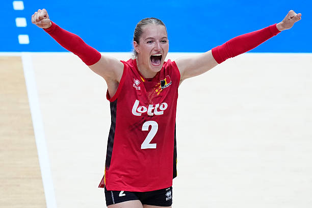 排球比赛中的轮换顺序：六人轮换规则入门指南