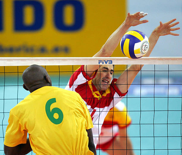 排球裁判未响哨，球员发球是否有效？