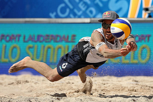 网口犯规：触网与过网击球的判罚细则