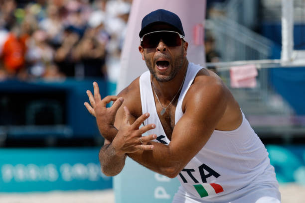 赵蕊蕊与队友的战术配合：解析女排夺冠秘诀