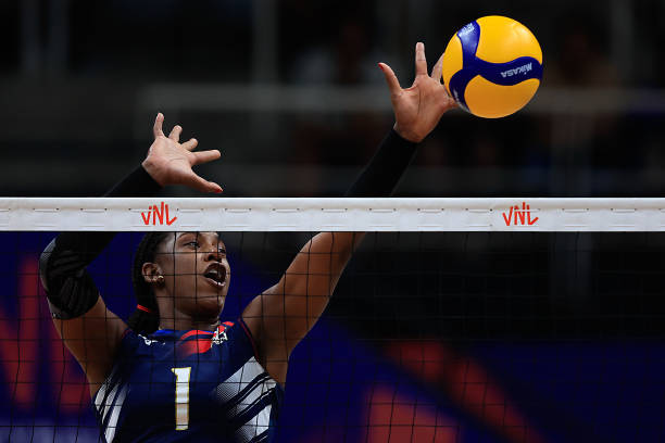 九人制排球站位图解析：如何优化场上位置分配