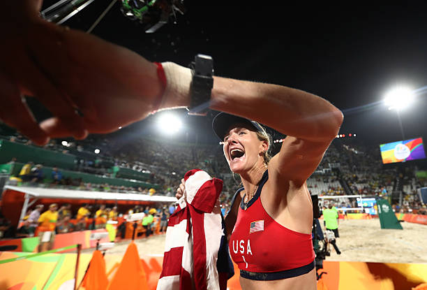 两位排球女王：内斯里汉与朱婷的职业生涯对比