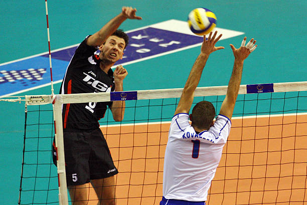 室内排球场地平面布局与标记说明