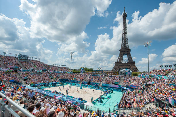 如何通过墙打练习纠正排球击球姿势？详细步骤解析