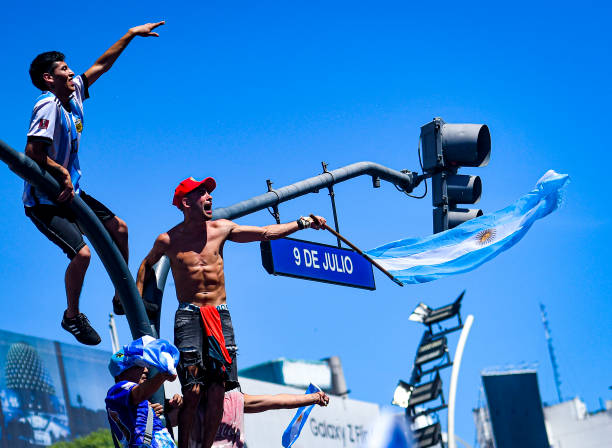 世界杯吉祥物La'eeb价格走势：2022年至今市场行情如何？