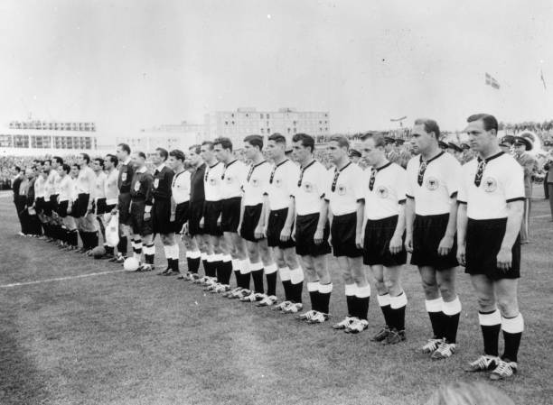 世界杯经典瞬间：那些球星们令人难忘的进球与表现