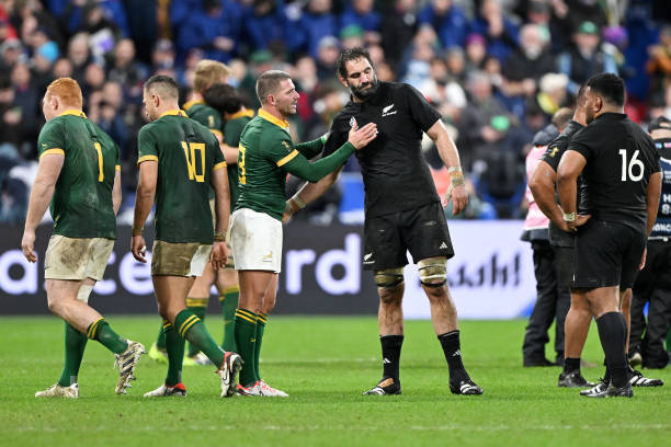 裁判争议：VAR技术首次全面启用，多场比赛判罚引热议