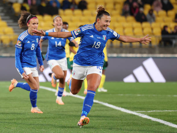 卡塔尔承办2021年世界杯，足球热潮席卷中东